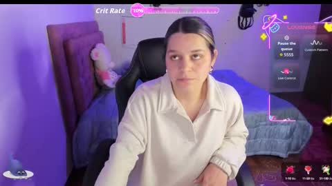 Snapshot of guinivere_blake chatting on 09/25/25, 02:37 Hello Im Julieta Im 25 years old welcome to my room have fun and be happy. online show from 09/25/25, 02:37
