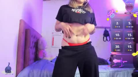 Snapshot of guinivere_blake chatting on 10/13/25, 12:54 Hello Im Julieta Im 25 years old welcome to my room have fun and be happy. online show from 10/13/25, 12:54