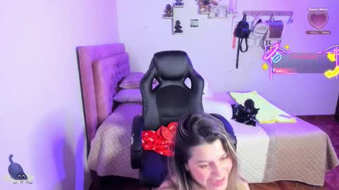 Snapshot of guinivere_blake chatting on 12/03/25, 02:08 Hello Im Julieta Im 25 years old welcome to my room have fun and be happy. online show from 12/03/25, 02:08