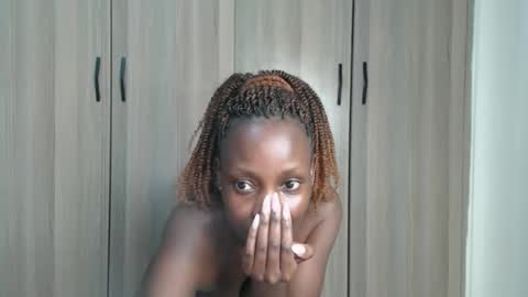 Snapshot of gulpess chatting on 11/28/25, 12:46 Miss Incredible online show from 11/28/25, 12:46