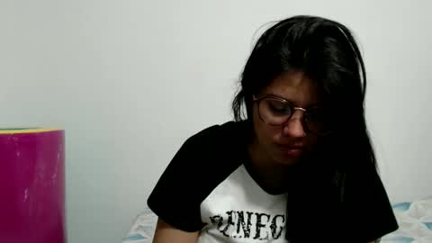 Vane blonde and Hazell black hair online show from 02/15/26, 05:53