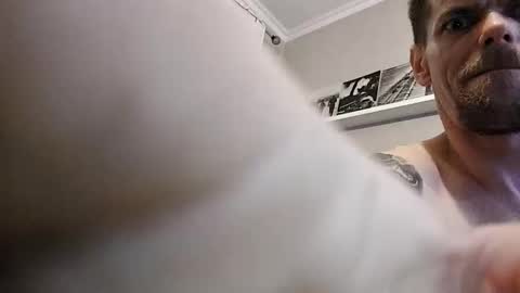 Snapshot of gunnarssonbenni33 chatting on 02/15/26, 09:33 gunnarssonbenni33 online show from 02/15/26, 09:33
