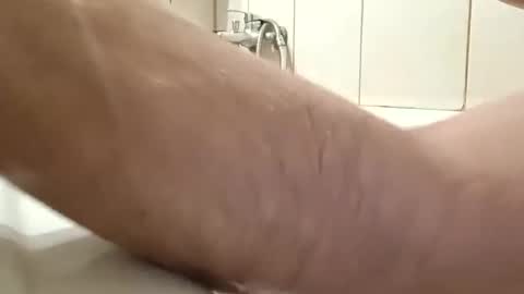 Snapshot of gunwo80 chatting on 03/09/25, 10:41 gunwo80 online show from 03/09/25, 10:41