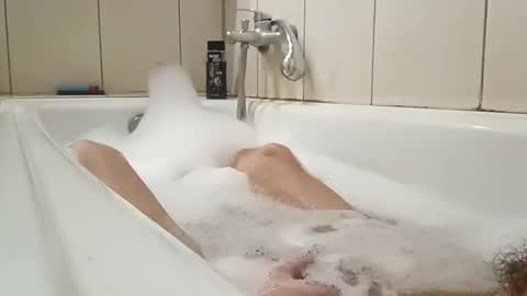 Snapshot of gunwo80 chatting on 11/23/25, 08:25 gunwo80 online show from 11/23/25, 08:25