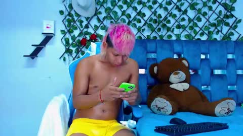 Snapshot of gurxxxt chatting on 01/12/25, 01:58 Hakim online show from 01/12/25, 01:58