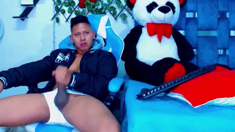 Snapshot of gurxxxt chatting on 09/30/25, 12:54 Hakim online show from 09/30/25, 12:54