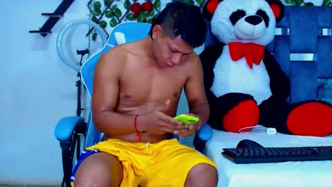 Snapshot of gurxxxt chatting on 10/19/25, 03:12 Hakim online show from 10/19/25, 03:12