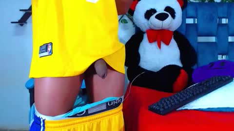 Snapshot of gurxxxt chatting on 10/25/25, 02:13 Hakim online show from 10/25/25, 02:13