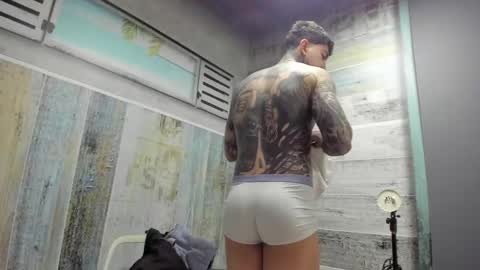 Snapshot of gury_tattoo chatting on 04/29/26, 04:33 Gury online show from 04/29/26, 04:33