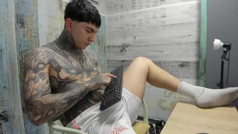 Snapshot of gury_tattoo chatting on 05/04/26, 06:04 Gury online show from 05/04/26, 06:04