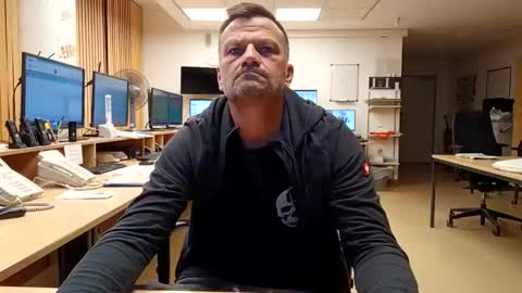 Snapshot of guschidick chatting on 09/26/25, 11:42 guschidick online show from 09/26/25, 11:42