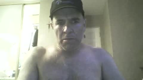 Snapshot of guy8inches4u chatting on 09/17/25, 02:13 guy8inches4u online show from 09/17/25, 02:13