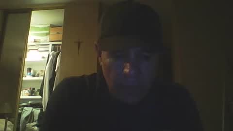 Snapshot of guy8inches4u chatting on 10/24/25, 11:17 guy8inches4u online show from 10/24/25, 11:17