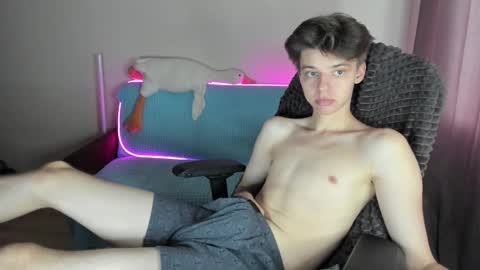 guy_liam1 online show from 10/13/25, 01:44