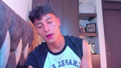 Snapshot of guy_twinks chatting on 12/23/24, 10:12 Gabriel online show from 12/23/24, 10:12