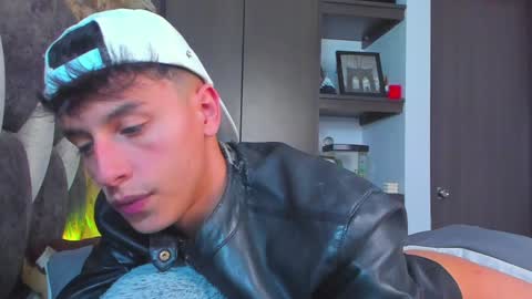 Snapshot of guy_twinks chatting on 01/14/25, 02:19 Gabriel online show from 01/14/25, 02:19