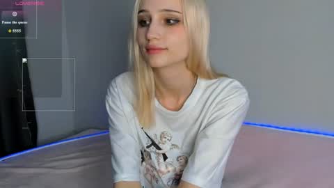 Snapshot of gwencase chatting on 06/18/26, 07:40 Gwan online show from 06/18/26, 07:40