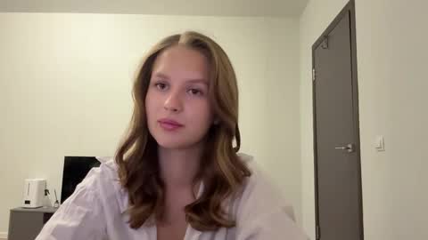Mia online show from 06/03/26, 05:29