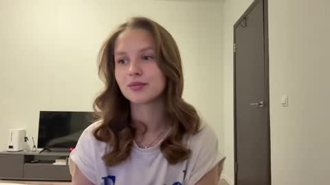 Mia online show from 06/08/26, 04:40