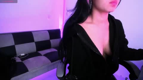 gwenhazel online show from 10/06/25, 11:18