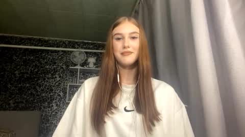 Snapshot of gwenmestayer chatting on 09/20/25, 07:48 Gwen online show from 09/20/25, 07:48