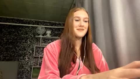 Snapshot of gwenmestayer chatting on 09/21/25, 07:15 Gwen online show from 09/21/25, 07:15
