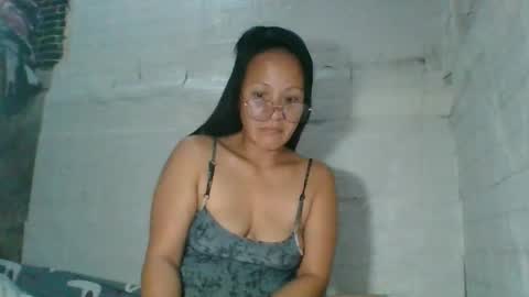 Snapshot of gwenn24 chatting on 02/17/26, 10:05 gwenn24 online show from 02/17/26, 10:05