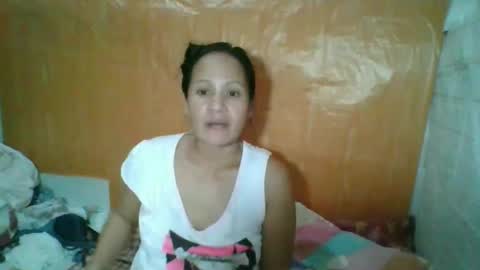 Snapshot of gwenn24 chatting on 05/24/26, 04:50 gwenn24 online show from 05/24/26, 04:50
