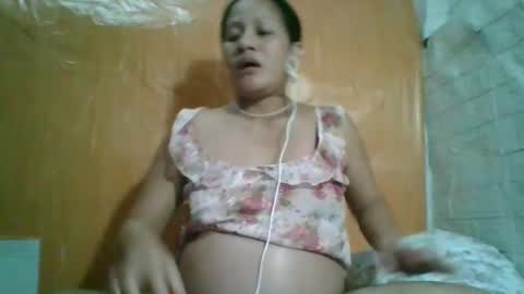 Snapshot of gwenn24 chatting on 06/05/26, 06:52 gwenn24 online show from 06/05/26, 06:52