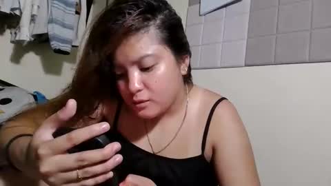 Snapshot of gwyneth2001 chatting on 04/18/26, 06:34 Im Gwyneth From Philippines pinkheart69 online show from 04/18/26, 06:34
