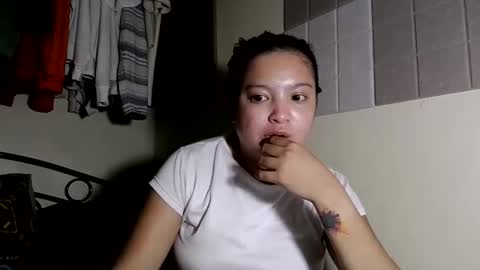 Snapshot of gwyneth2001 chatting on 04/29/26, 11:14 Im Gwyneth From Philippines pinkheart69 online show from 04/29/26, 11:14