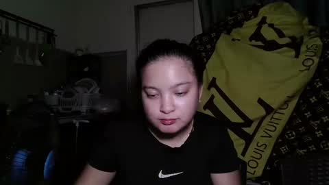 Snapshot of gwyneth2001 chatting on 05/11/26, 06:16 Im Gwyneth From Philippines pinkheart69 online show from 05/11/26, 06:16