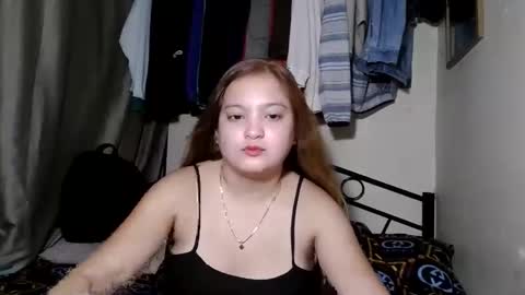Snapshot of gwyneth2001 chatting on 05/20/26, 08:09 Im Gwyneth From Philippines pinkheart69 online show from 05/20/26, 08:09