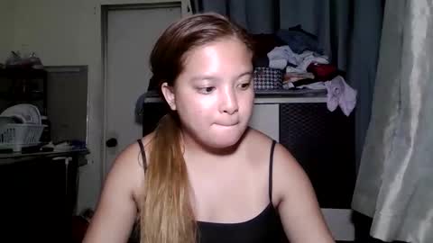Snapshot of gwyneth2001 chatting on 05/31/26, 07:04 Im Gwyneth From Philippines pinkheart69 online show from 05/31/26, 07:04