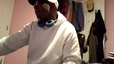 Snapshot of gyesaw1970 chatting on 11/28/25, 07:00 gyesaw1970 online show from 11/28/25, 07:00