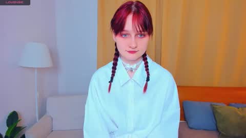 Kelly  Lilly online show from 10/21/25, 06:41