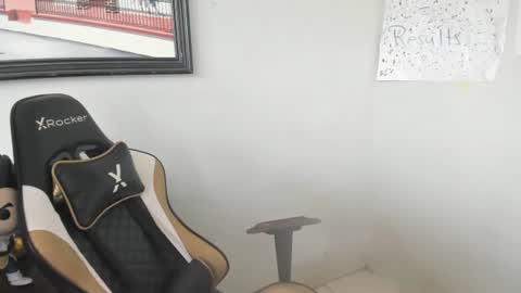 Snapshot of h0lysin chatting on 02/20/25, 06:35 Alejandro 3 online show from 02/20/25, 06:35