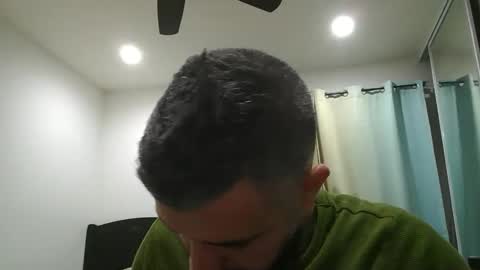 Snapshot of h0nest84 chatting on 12/27/24, 06:24 h0nest84 online show from 12/27/24, 06:24