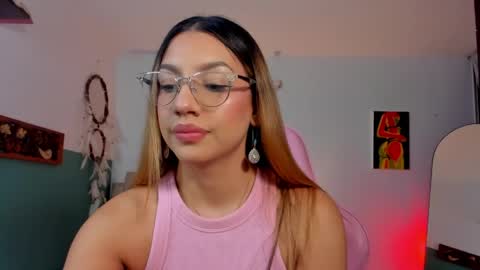 Snapshot of h3y_mia3 chatting on 04/19/26, 01:16 Paulina online show from 04/19/26, 01:16