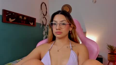 Snapshot of h3y_mia3 chatting on 04/21/26, 02:51 Paulina online show from 04/21/26, 02:51