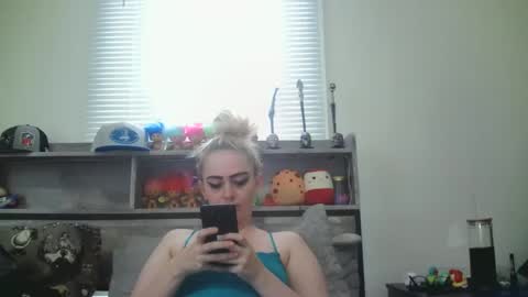 Hailey and d online show from 12/22/24, 08:47