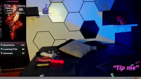 haileycat_ online show from 12/16/24, 06:10