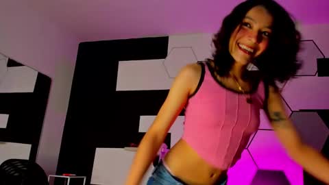 haileycat_ online show from 12/18/24, 10:02