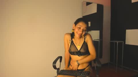 haileycat_ online show from 12/23/24, 08:00
