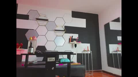haileycat_ online show from 01/06/25, 12:05