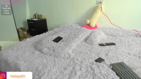 Snapshot of haileyduke chatting on 11/27/25, 11:45 Hailey online show from 11/27/25, 11:45