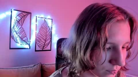 Hailey online show from 11/12/25, 09:21