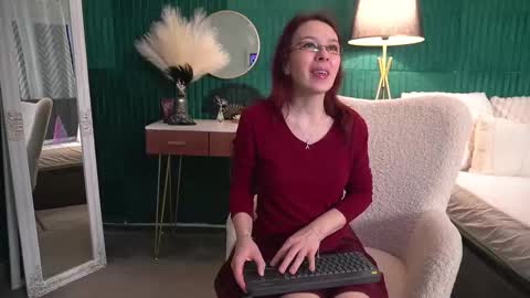 Snapshot of haileymoon85 chatting on 03/16/26, 04:18 Hailey online show from 03/16/26, 04:18