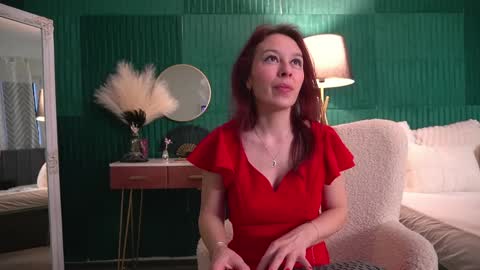 Snapshot of haileymoon85 chatting on 03/27/26, 04:18 Hailey online show from 03/27/26, 04:18