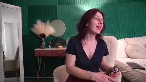 Snapshot of haileymoon85 chatting on 06/01/26, 03:41 Hailey online show from 06/01/26, 03:41